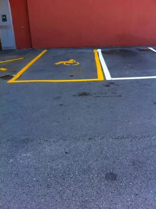 Segnaletica per parcheggio disabili